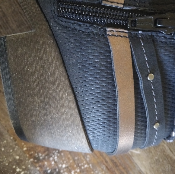 Kohl's black/bronze boots, 11 M - Picture 9 of 10